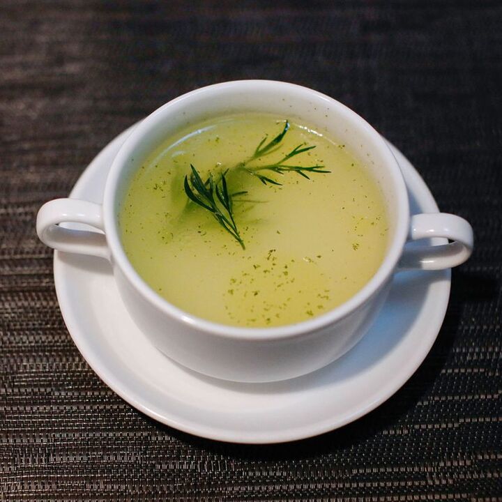 Chicken broth is included in the diet of the third day of the 6-petal diet