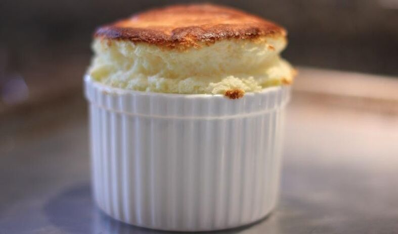 Souffle made from cottage cheese and apples - dessert in the diet of pancreatitis