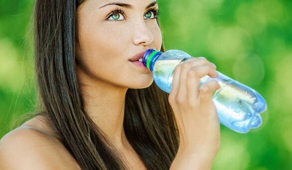 For effective weight loss, you need to drink enough water. 